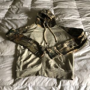 Real tree women’s camo sleeve zip up size M